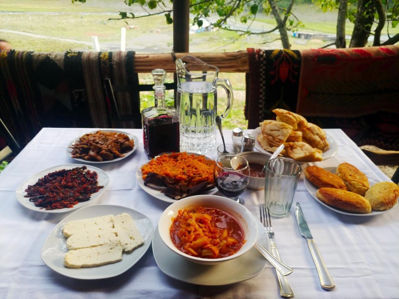 Pirikiti Hotel Akhmeta Екстериор снимка